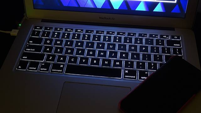 MacBook Air M2 8/512 — az kullanılmış