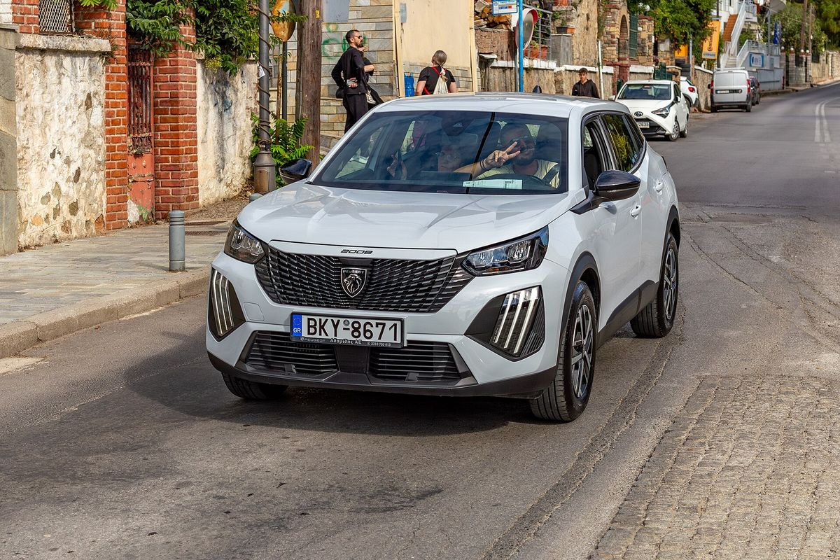 2023 Peugeot 2008 1.2 PureTech Allure — fotoğraf 1/2
